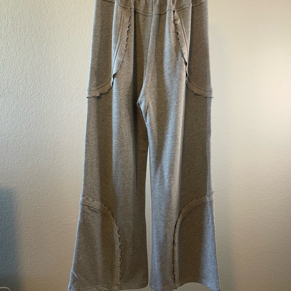 AKIRA - Come Chill With Me Sweatsuit -Jacket and Joggers Size Large - Picture 11 of 14